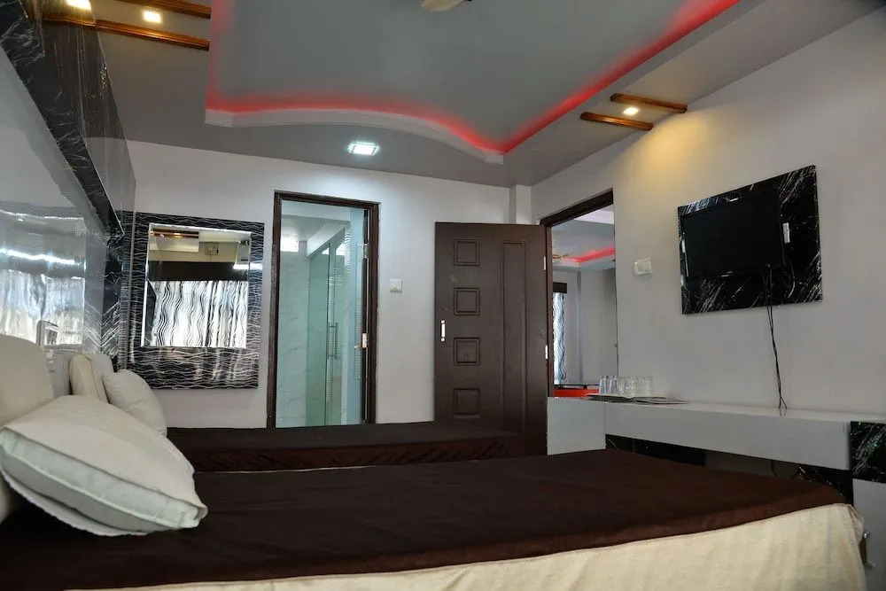 Hotel Ravi Teja