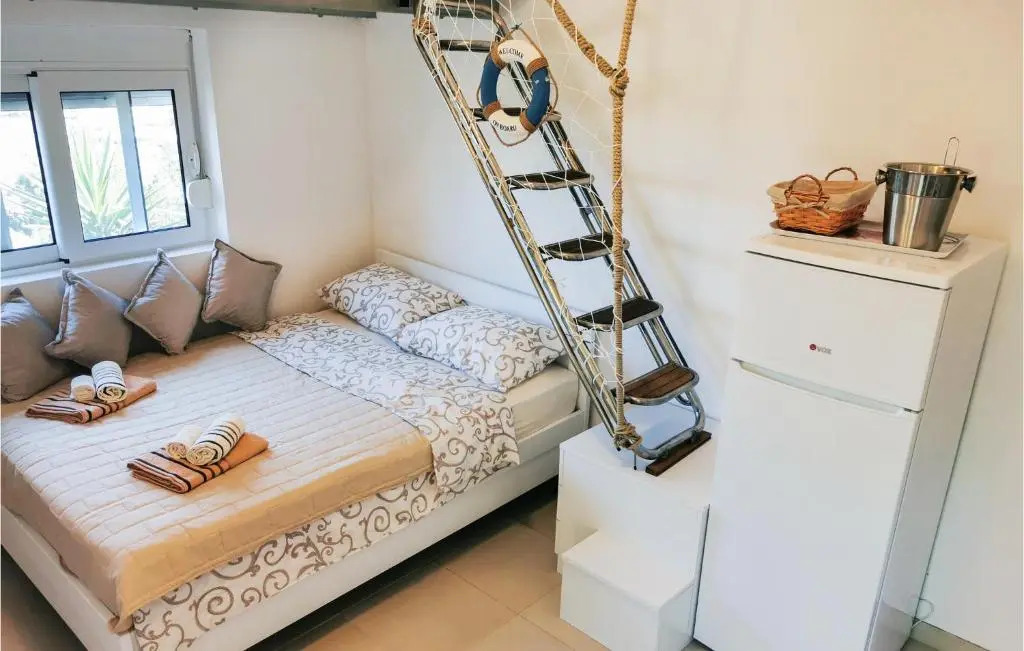 Beautiful Apartment in Utjeha With Wifi