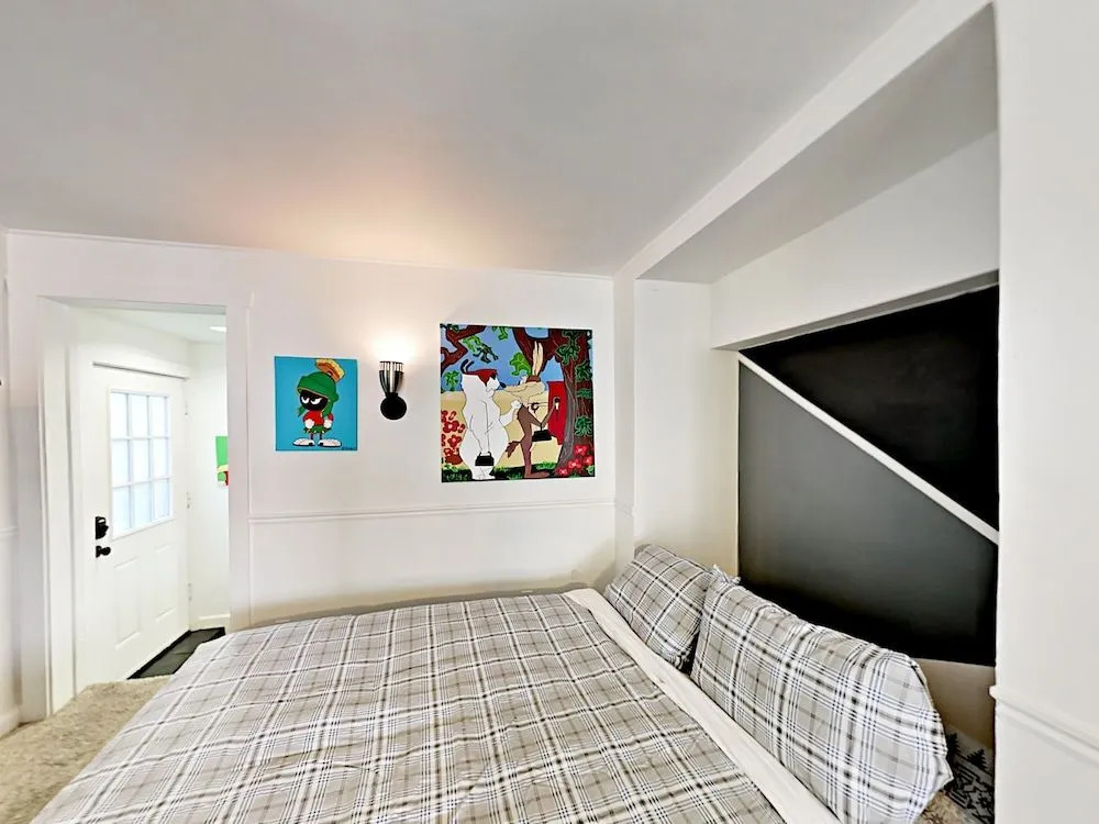 2BR Center Park City Condo by RedAwning