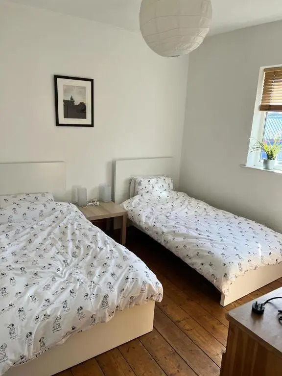 Spacious 3 bedroom house close to city centre