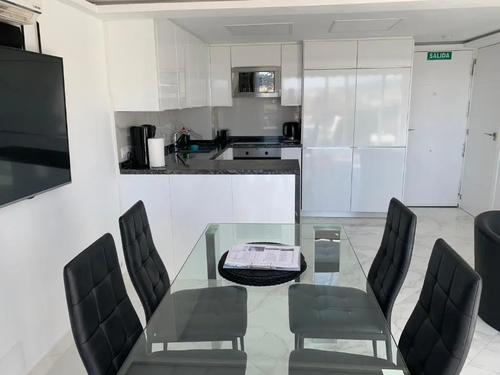 Skol 927a - Beachfront Central Luxury Penthouse