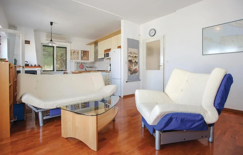 Amazing Home In Postira
