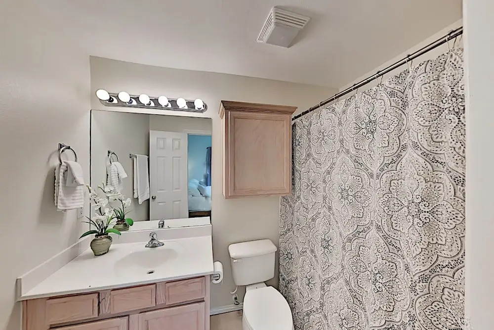 Prime Gulf Getaway W/ Pool - Walk To Beach, Dining 2 Bedroom Condo