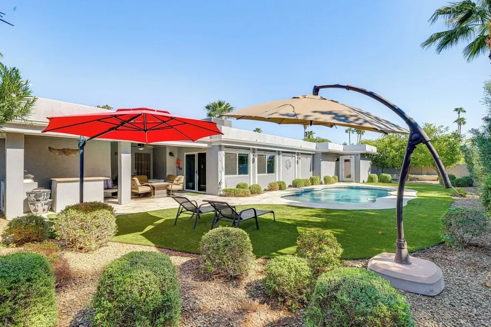 8 Mi to Old Town Scottsdale: Family Home!