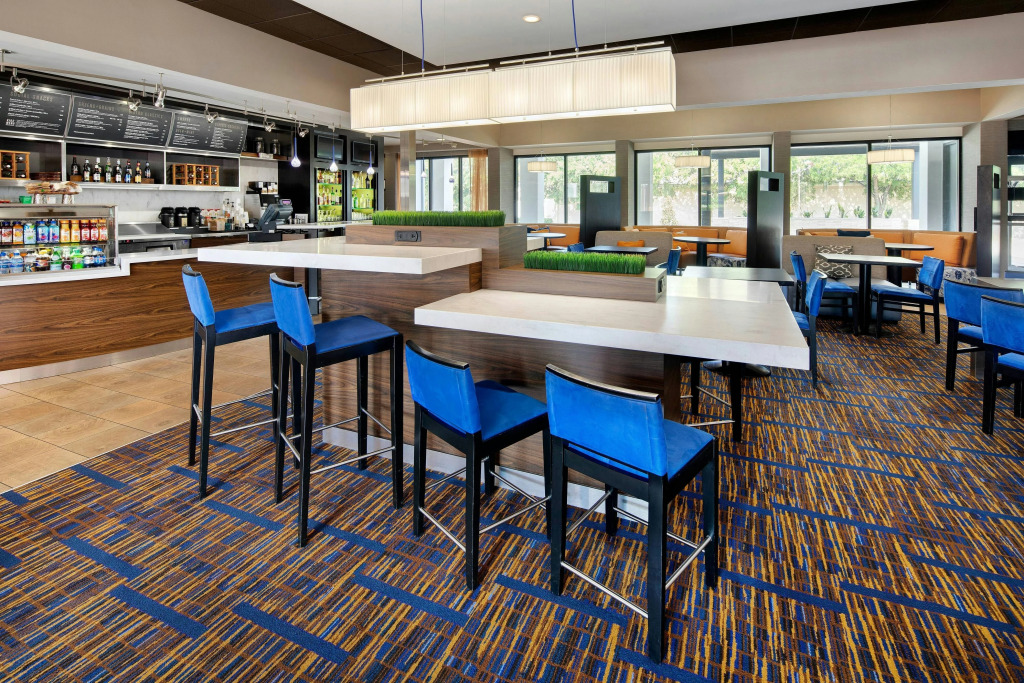 Courtyard by Marriott Addison Midway