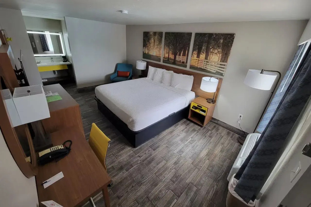 Days Inn by Wyndham Clanton AL
