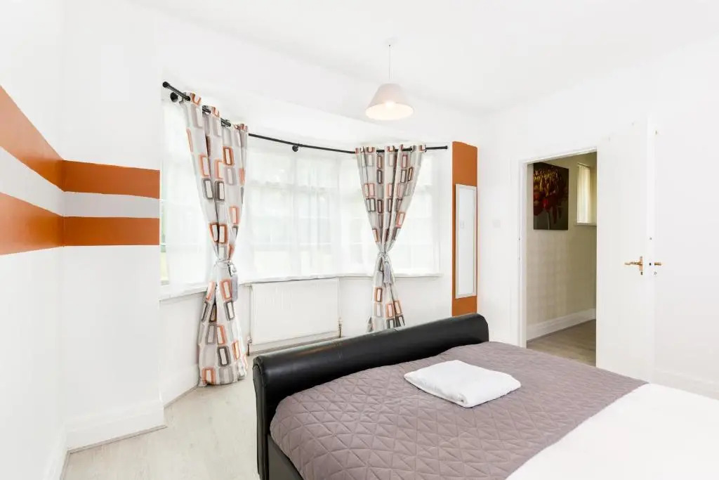 Beautiful 6 bedroom house for 15 guests next to Edgbaston Stadium