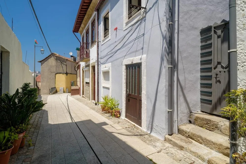 Studio in Vila Nova de Gaia, with Wonderful City View, Terrace And Wifi