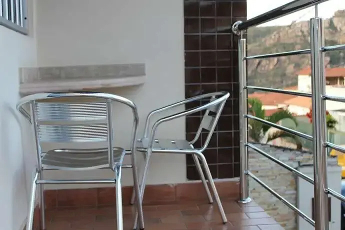 El Pino Apart