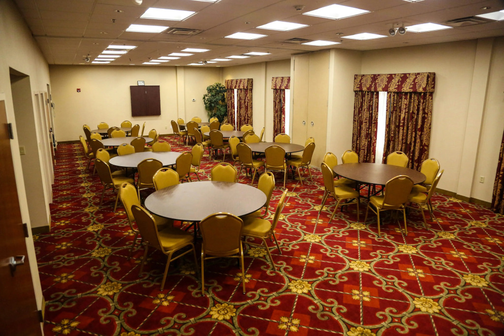 Hampton Inn & Suites Jennings
