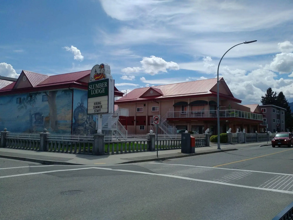 SlumberLodge Hotel