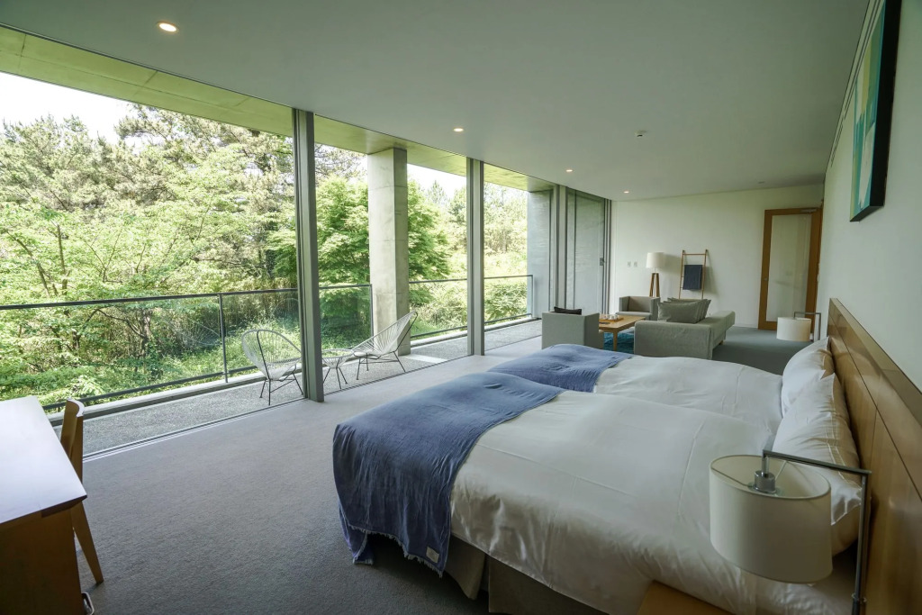 SETOUCHI RETREAT AONAGI by Onko Chishin