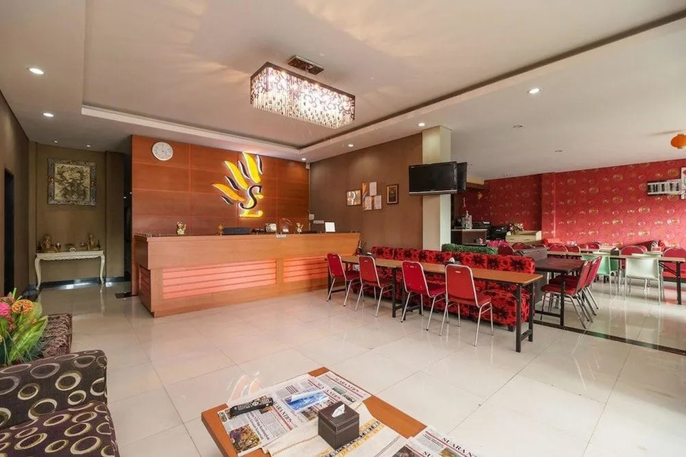 RedDoorz Plus near Sangkareang Park