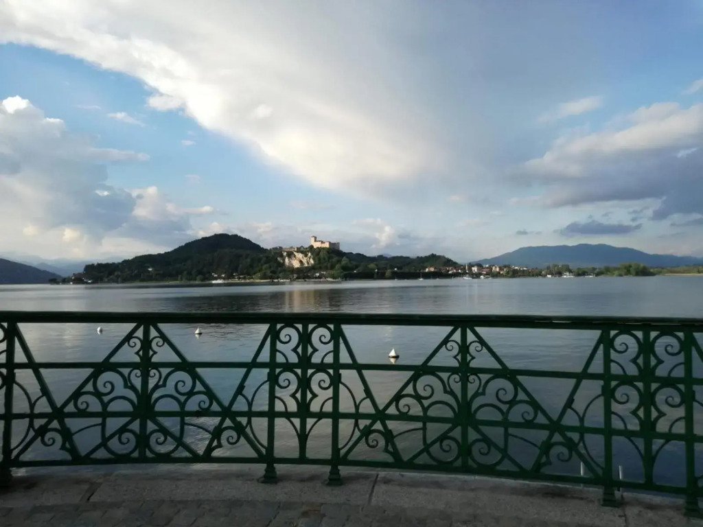 Suite 51 Lago Maggiore Appartamento con balcone a 50 mt dal lago Adults only