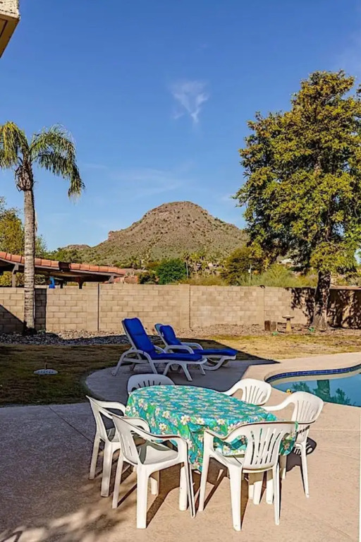 Shadow Mountain Retreat 4BR by Casago
