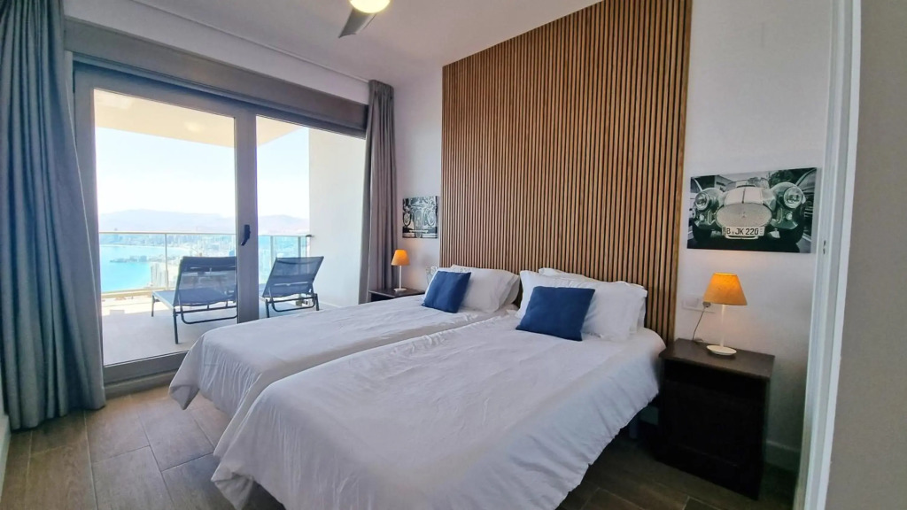 Skyscraper apartment with panoramic views - floor 38