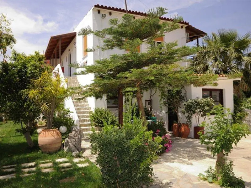 IRIDA Studios Hotel & Pool