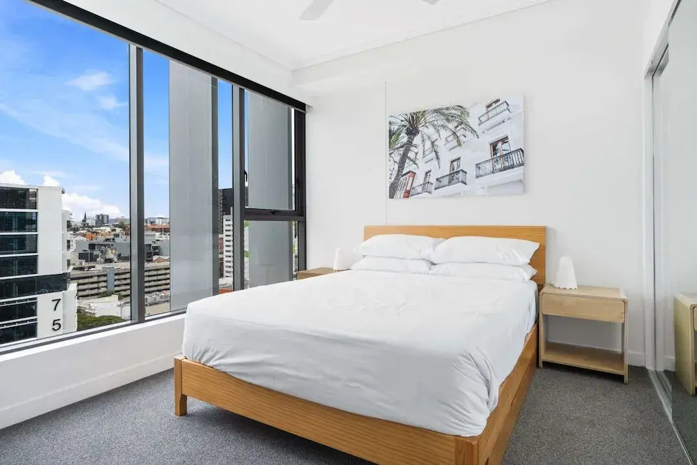 Chic 1 Bed Inner-city Retreat With Pool and Views