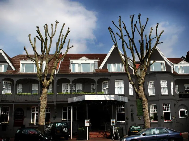Raglan Hotel