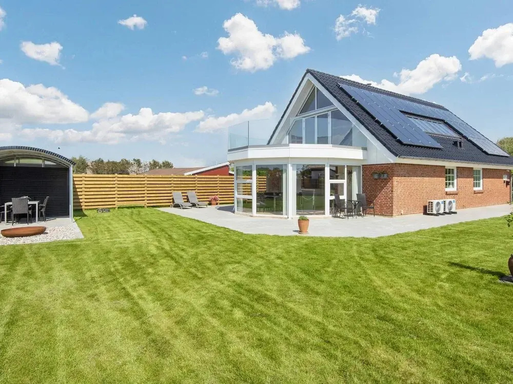 Spacious Holiday Home in Hemmet Jutland near Sea