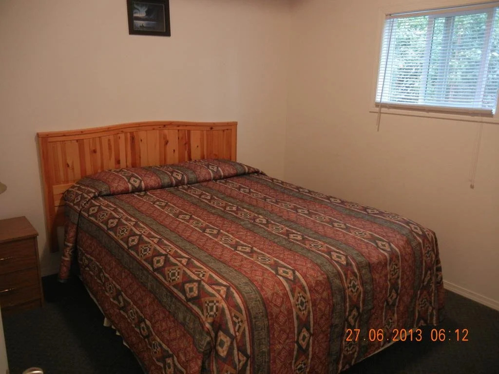 Holiday House Motel