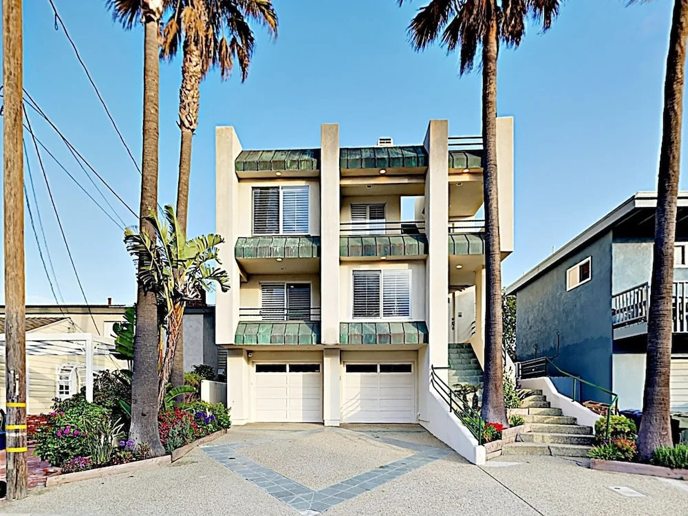 124 Oxnard - 3 Br Home