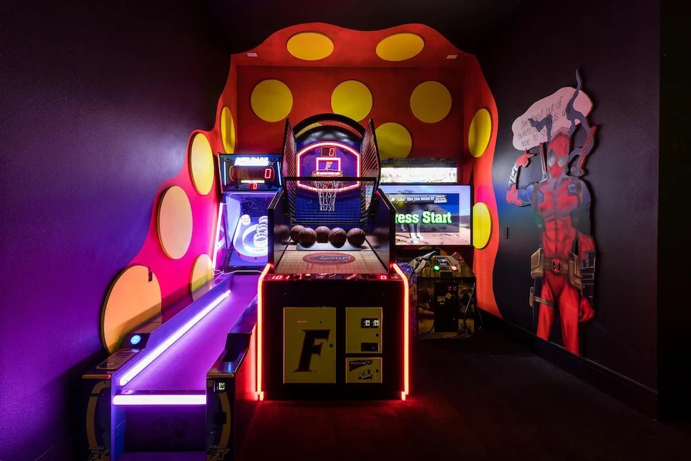 W318: 9 Bed, Avengers, Aladdin, Superhero Arcade