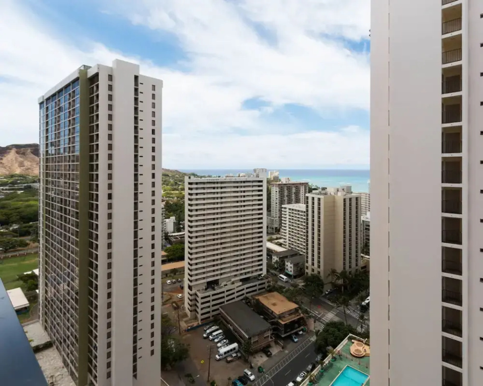 Waikiki Banyan - Ocean View Tower 2 Suite 2904