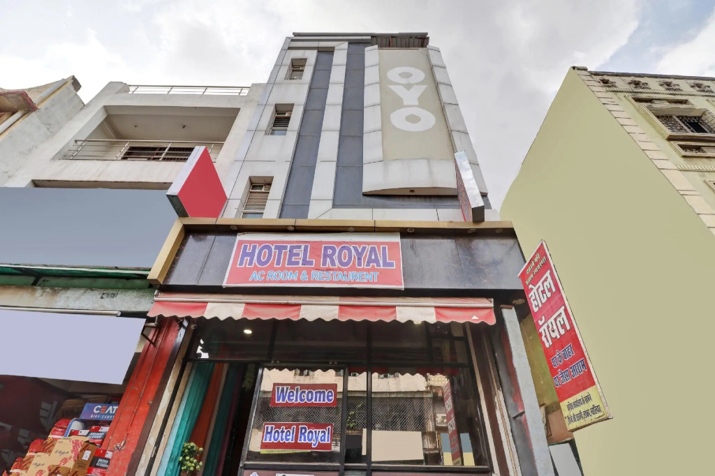 OYO 82518 hotel Royal in