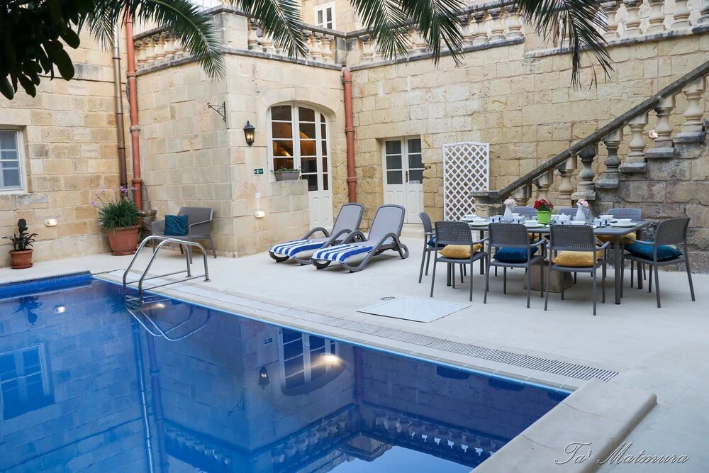 Lonza Gharb Farmhouse