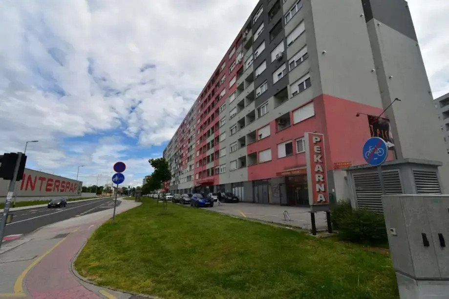 Apartment Green