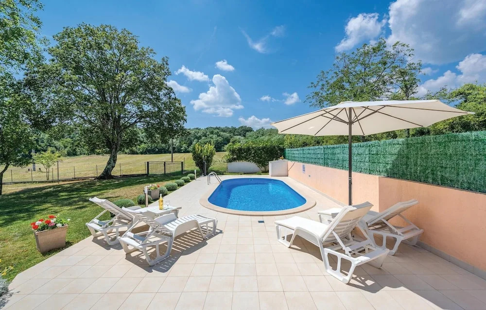 Amazing Home in Cere With Wifi and 2 Bedrooms