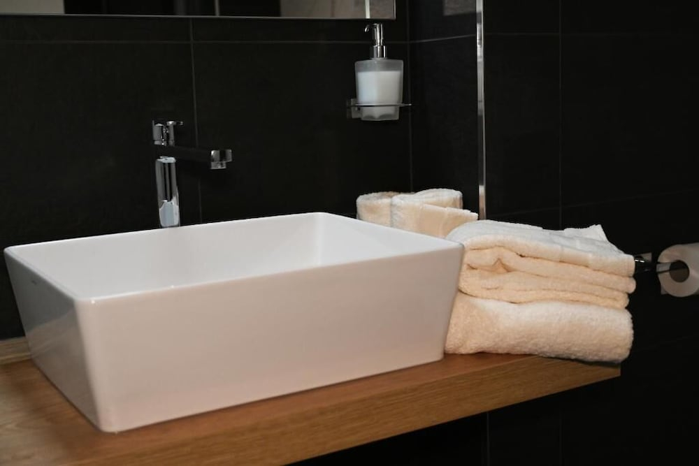 Palace Eight - Suites & Spa