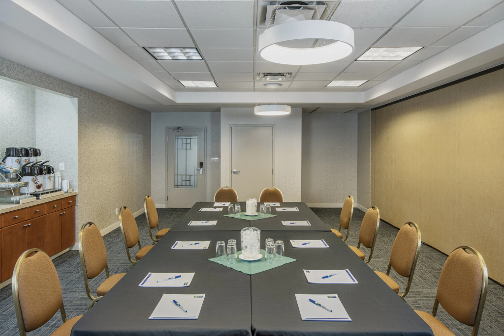 Holiday Inn Express & Suites Medicine Hat by IHG