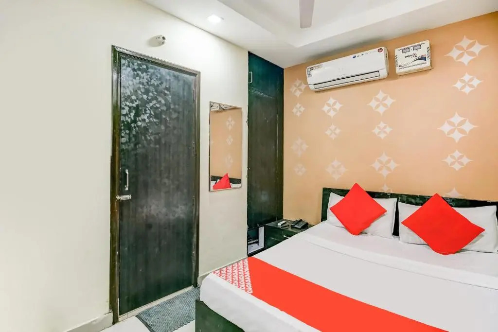 OYO Flagship 80530 Hotel R s Castle
