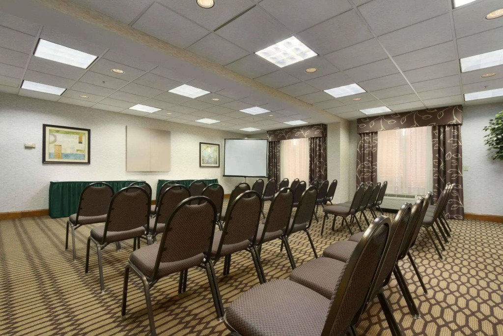 Holiday Inn Express Fayetteville Fort Bragg by IHG
