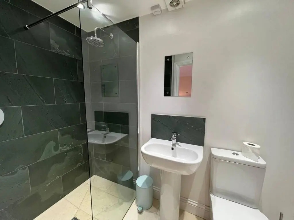 House - Sleeps 10 Pet friendly & Parking