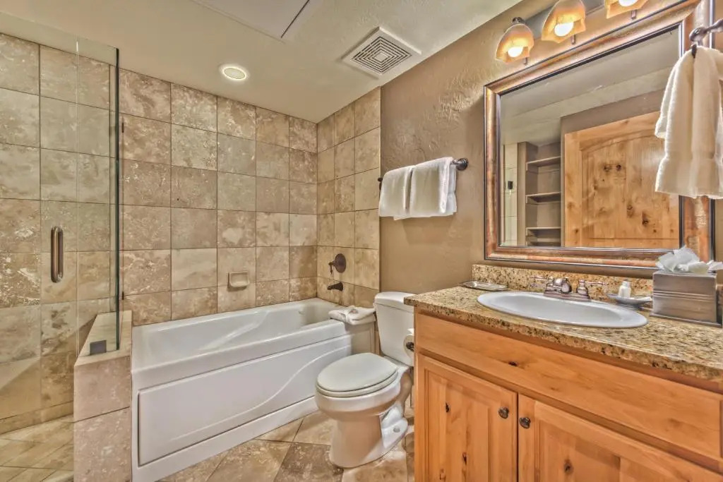 Silverado Lodge One Bedroom plus Loft by Canyons Village Rentals 223B