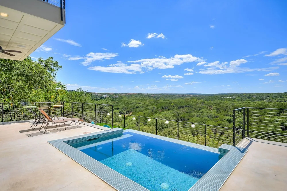 The Arrive Clifftop Estate 5 Bedrooms 5.5 Bathrooms Home