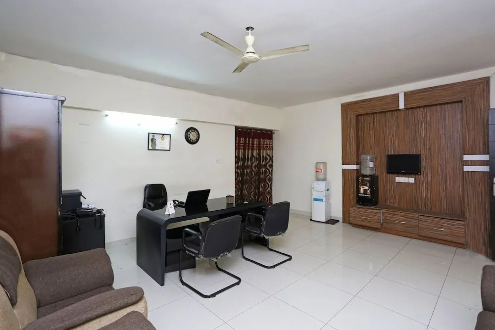 OYO 8587 Dwell Suites