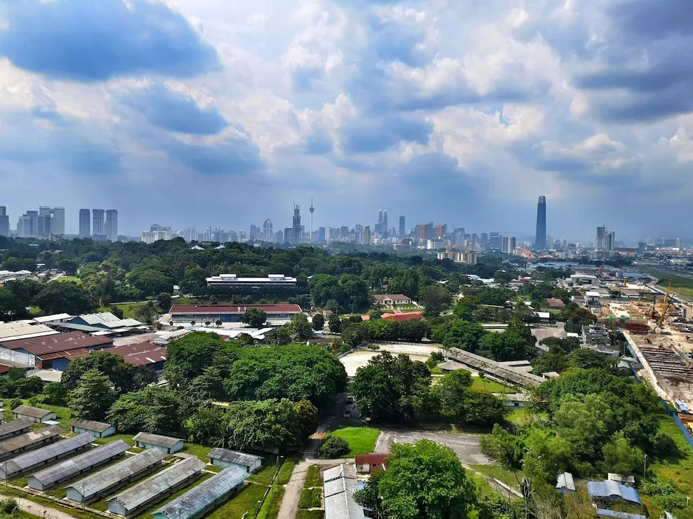 KL Desa Green Apartment by BeeStay