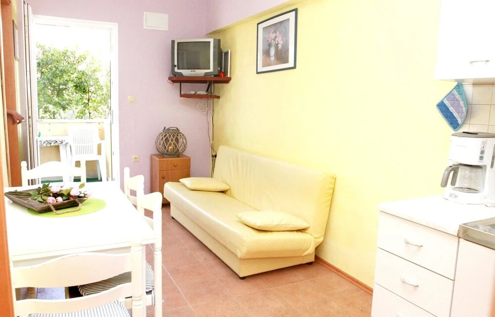 Apartment With 2 Bedrooms in Okrug Gornji, With Enclosed Garden and Wi