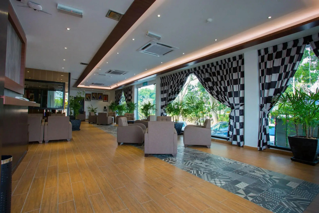 OYO 292 Stella Hotel