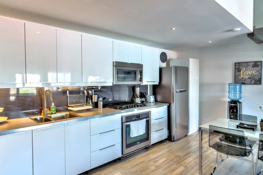 Chic Beach Apartment for Couples S-H203