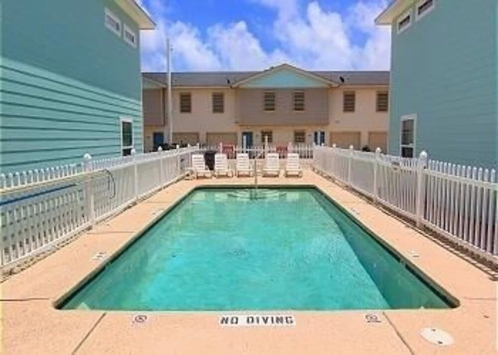 Fancy Flamingo 4 Bedroom Townhouse