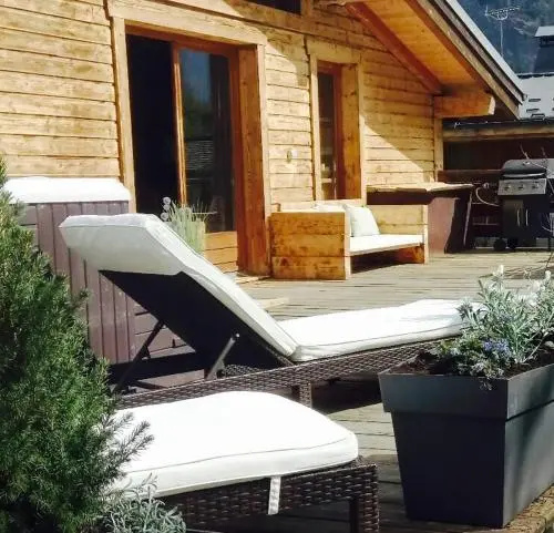 13 personnes,jacuzzi, pied des pistes et des chemins, 4 chambres