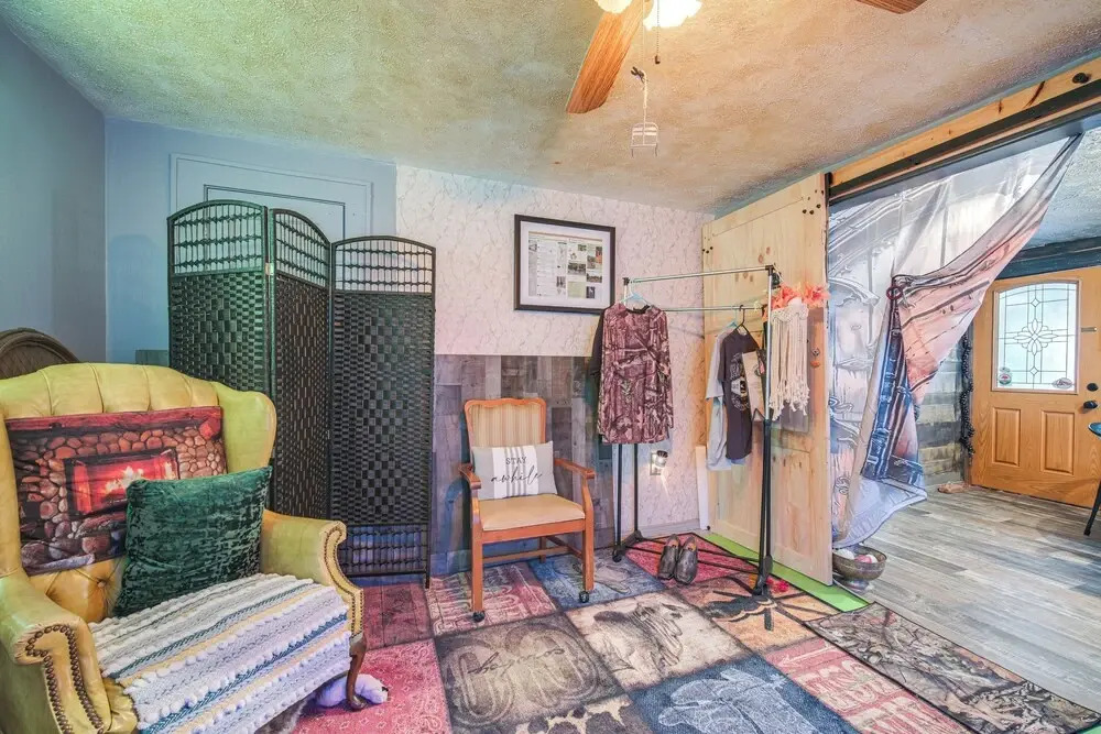 7 Mi to Cuyahoga Valley NP: Walkable Apt!