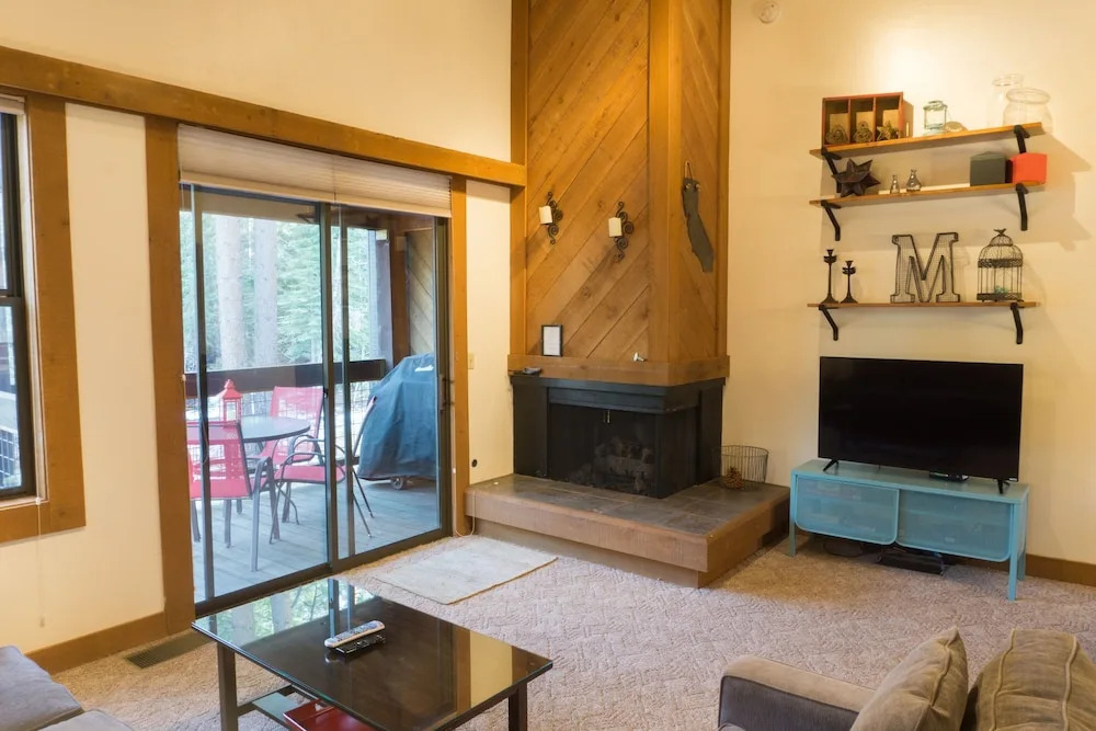 3048 Aspen Grove