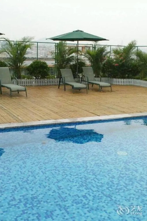 CN Holiday Hotel
