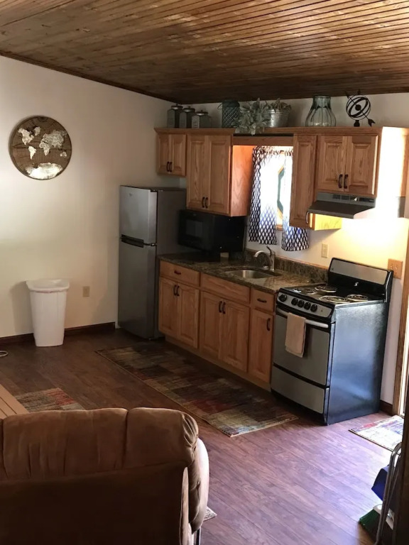 Bullwinkles Rustic Lodge